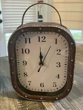 Battery operated table clock- cottage, coastal, grandmacore, farmhouse